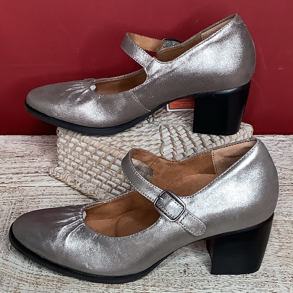 Aetrex Silver Mary Jane Heels - Picture 4 of 12
